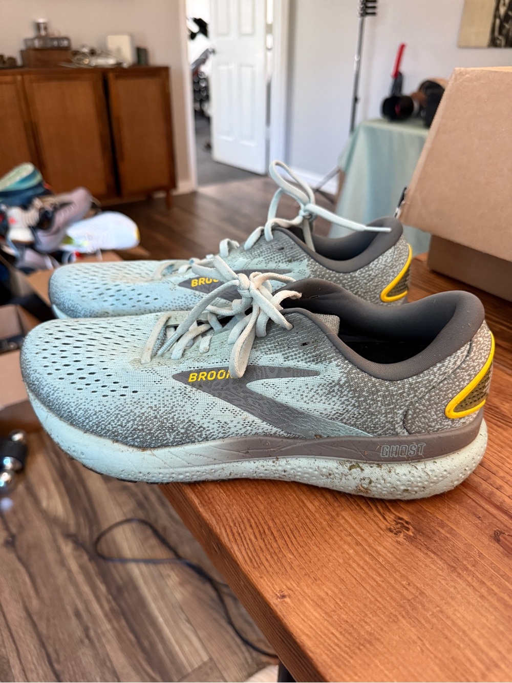 Men’s brooks ghost shoes size 11.5 Gray Athletic Sneakers with Yellow-Green Logo